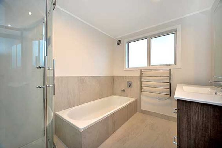 Photo of property in 74 Queen Street, Northcote Point, Auckland, 0627