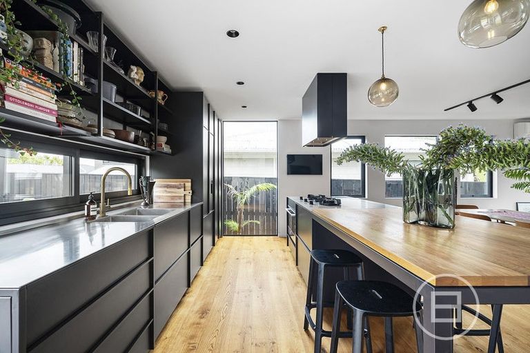 Photo of property in 4 Renata Crescent, Te Atatu Peninsula, Auckland, 0610