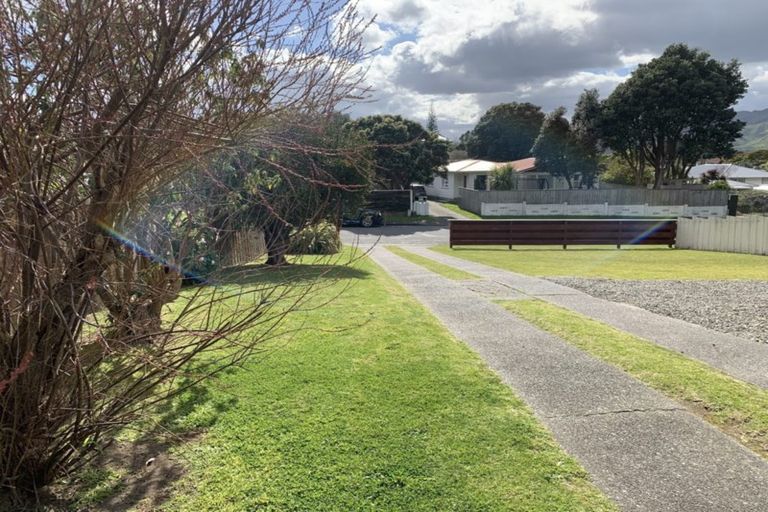 Photo of property in 18 Tarawa Street, Paekakariki, 5034