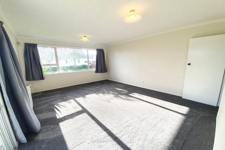 Photo of property in 24 Motuoapa Place, Kelvin Grove, Palmerston North, 4414