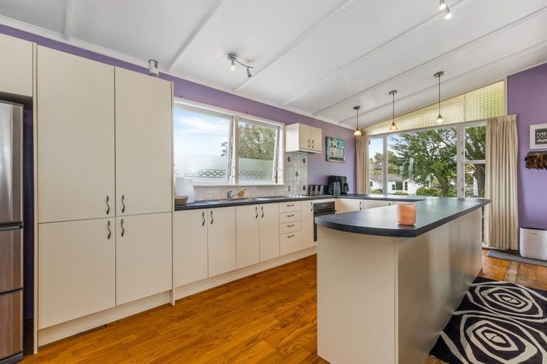 Photo of property in 12 Finlow Drive, Te Atatu South, Auckland, 0610