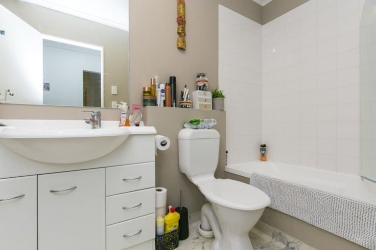 Photo of property in Terrace Heights Apartments, 12d/163 The Terrace, Wellington Central, Wellington, 6011