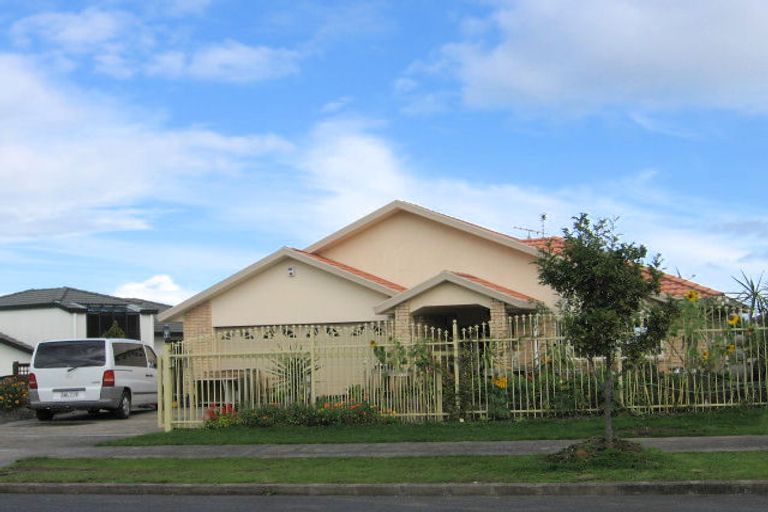 Photo of property in 37 Ribbonwood Crescent, Goodwood Heights, Auckland, 2105