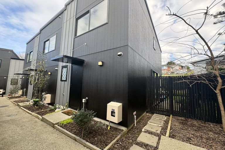 Photo of property in 7/37 Camelot Place, Glenfield, Auckland, 0629