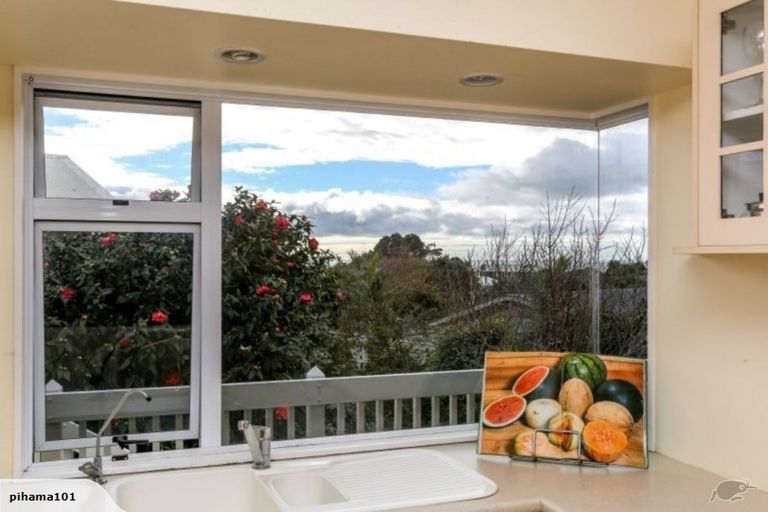 Photo of property in 22 Mcfarlane Street, Oakura, 4314