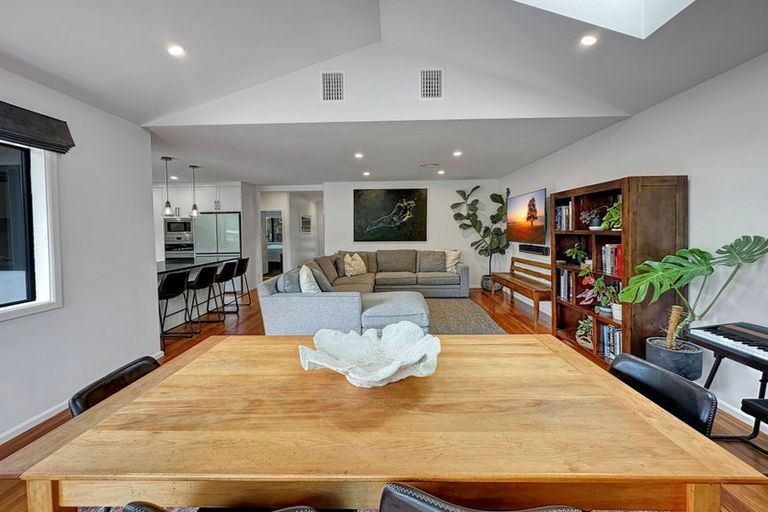 Photo of property in 45 Heretaunga Square, Silverstream, Upper Hutt, 5019