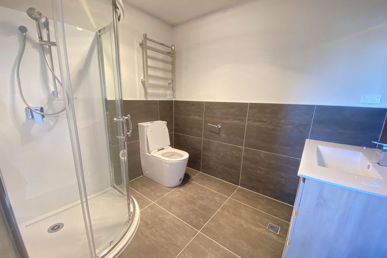 Photo of property in 3f Westall Road, New Lynn, Auckland, 0600