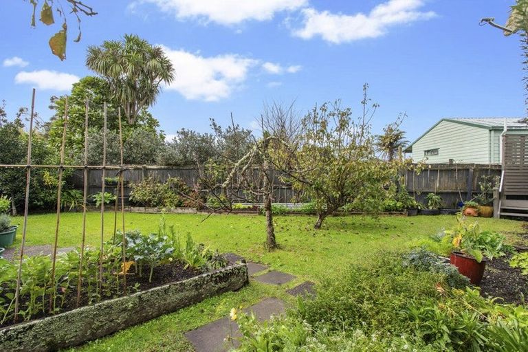 Photo of property in 1b Nicolas Avenue, Glen Eden, Auckland, 0602