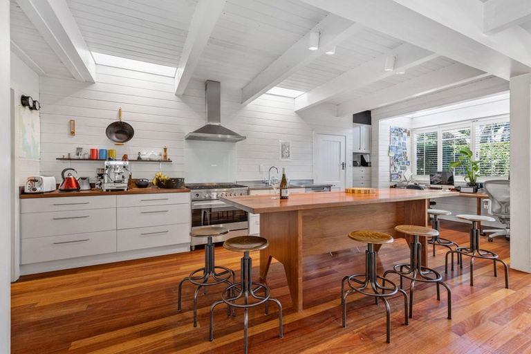 Photo of property in 26 Saltburn Road, Milford, Auckland, 0620