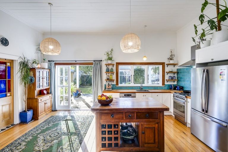 Photo of property in 16 Owen Street, Napier South, Napier, 4110