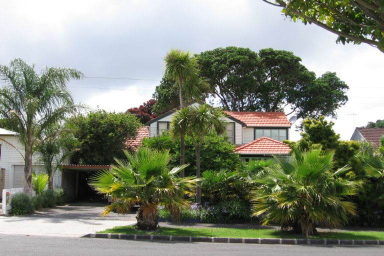 Photo of property in 15 Harbour View Road, Point Chevalier, Auckland, 1022