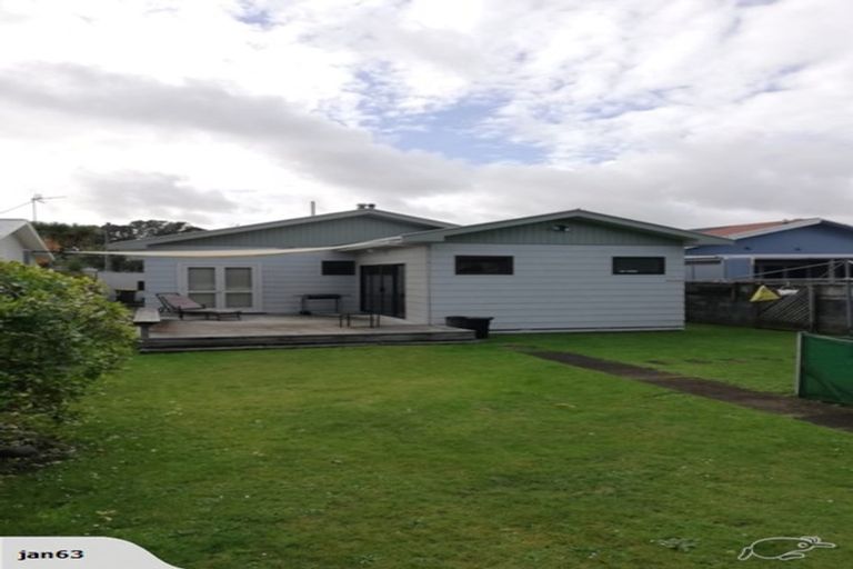 Photo of property in 9 Hoyle Place, New Plymouth, 4310