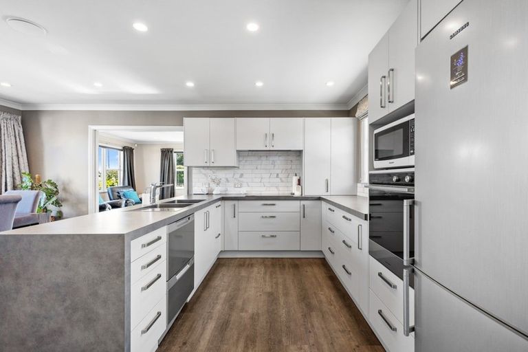 Photo of property in 2 Anzio Place, Awapuni, Palmerston North, 4412