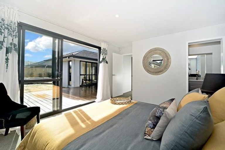 Photo of property in 46 Twin Parks Rise, Papakura, 2110