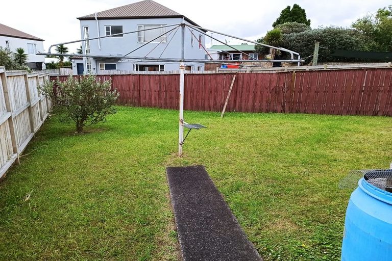 Photo of property in 2/8 Waikaremoana Place, Pakuranga Heights, Auckland, 2010