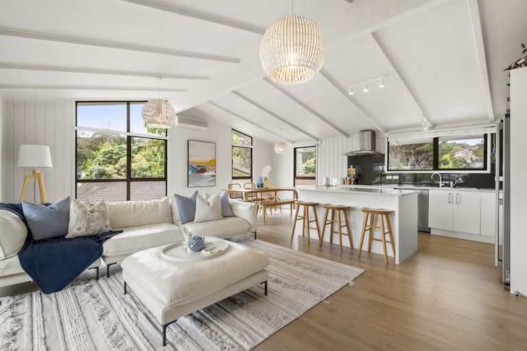 Photo of property in 18 Macnay Way, Murrays Bay, Auckland, 0630