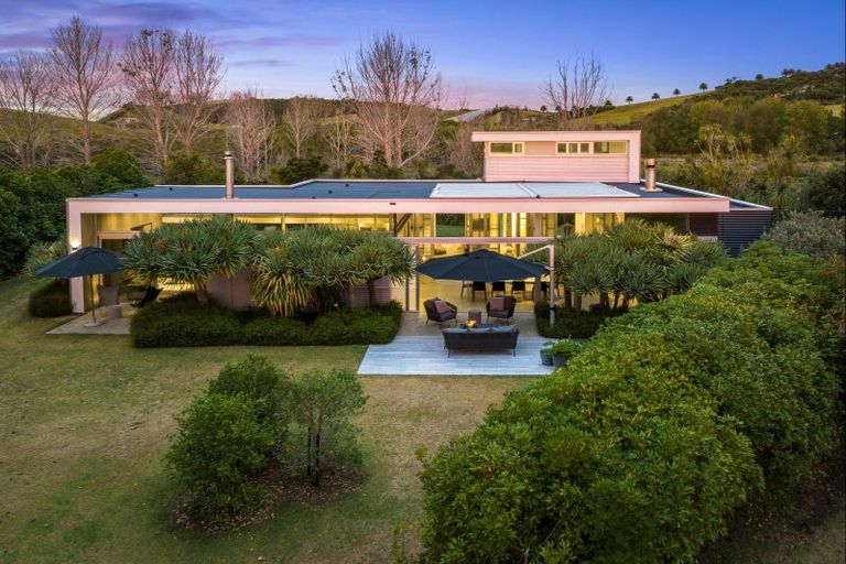 Photo of property in 64 Taumata Road, Omaha, 0986