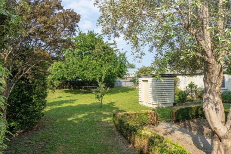 Photo of property in 37 Dublin Street, Martinborough, 5711