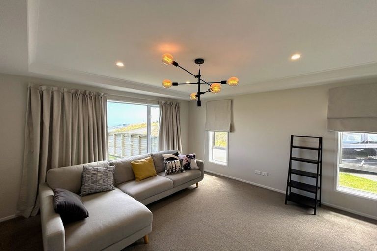 Photo of property in 2 Tutoko Place, Aotea, Porirua, 5024