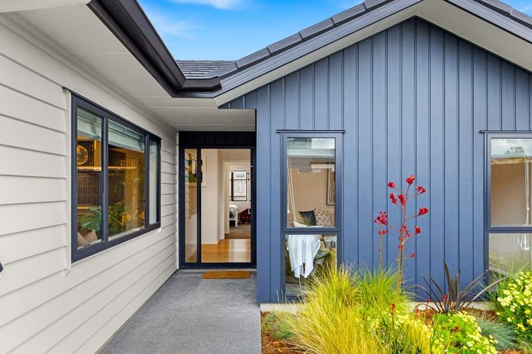 Photo of property in 75 Glenvar Ridge Road, Long Bay, Auckland, 0630