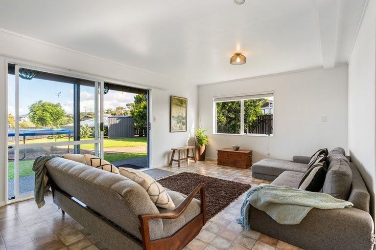 Photo of property in 127 Bruce Wallace Place, Whangamata, 3620