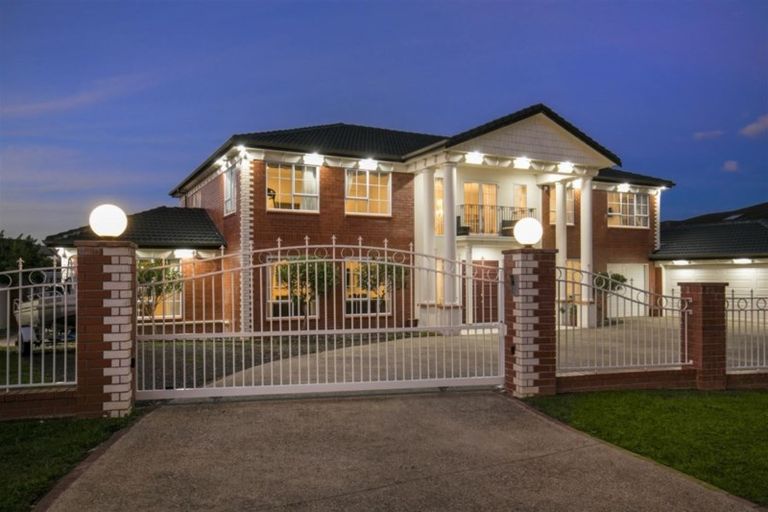 Photo of property in 18 Mansion Court, West Harbour, Auckland, 0618