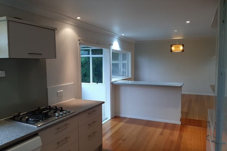 Photo of property in 31 Awaroa Road, Sunnyvale, Auckland, 0612