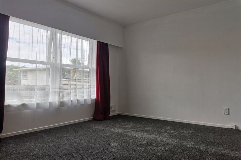 Photo of property in 2/51 Evelyn Place, Hillcrest, Auckland, 0627