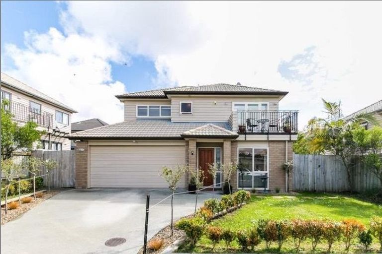 Photo of property in 4 Bordeaux Parade, Te Atatu South, Auckland, 0610