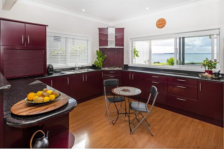 Photo of property in 172 Mellons Bay Road, Mellons Bay, Auckland, 2014