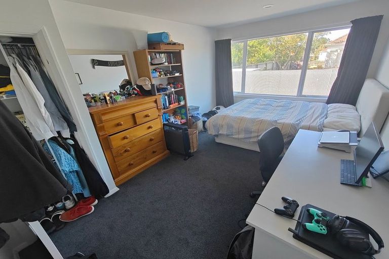 Photo of property in 2/13 Pitcairn Crescent, Bryndwr, Christchurch, 8053