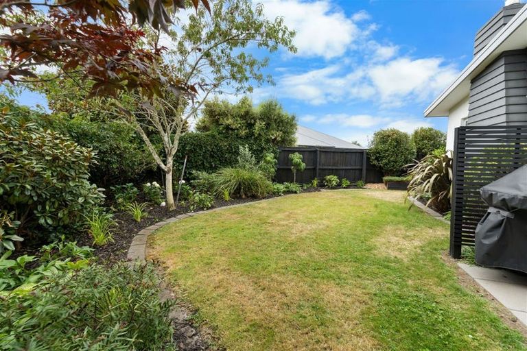 Photo of property in 8 Springwater Avenue, Northwood, Christchurch, 8051