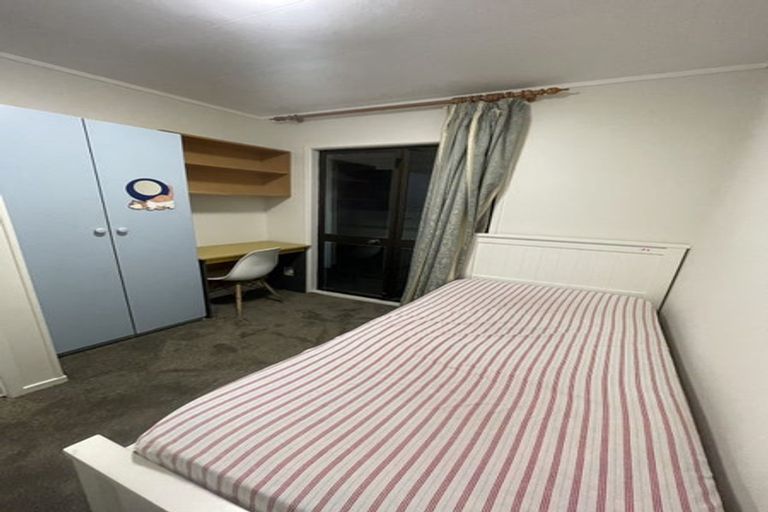 Photo of property in 17 Theban Place, Totara Vale, Auckland, 0629