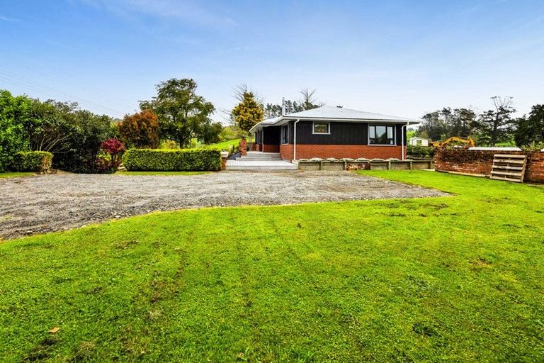 Photo of property in 8 Clearview Road, Lepperton, New Plymouth, 4373