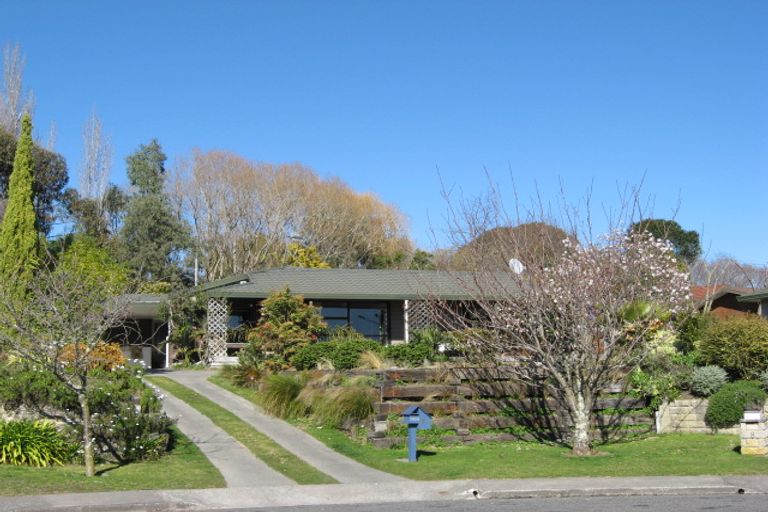 Photo of property in 6 Eglinton Place, Havelock North, 4130