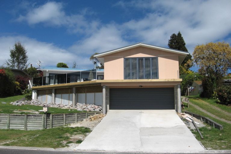 Photo of property in 8 Scenic Heights, Acacia Bay, Taupo, 3330