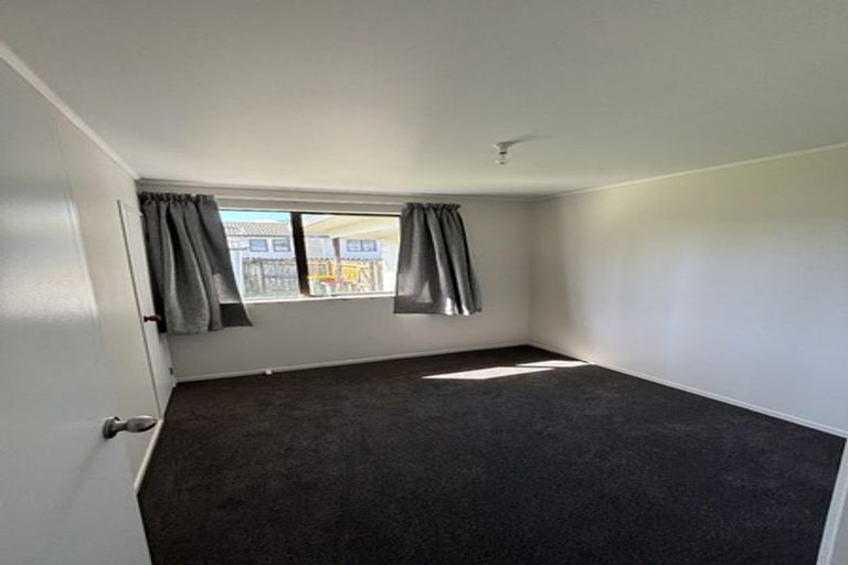 Photo of property in 2/9 Sparrow Place, Weymouth, Auckland, 2103