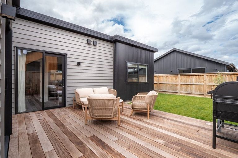 Photo of property in 26 Perendale Road, Jacks Point, 9371