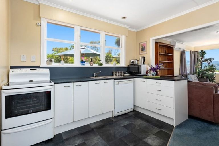 Photo of property in 12 Wyndham Road, Pinehaven, Upper Hutt, 5019