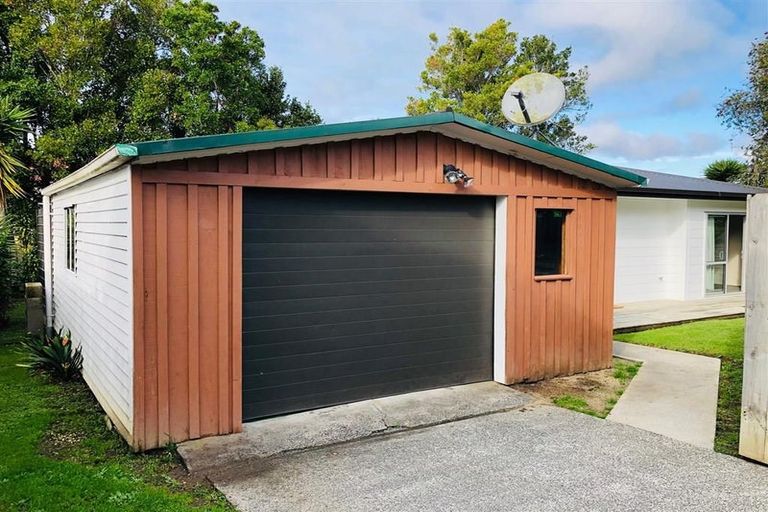 Photo of property in 26 Mirrabooka Avenue, Botany Downs, Auckland, 2010