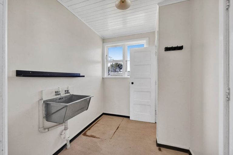 Photo of property in 31 Wilson Street, Waverley, 4510