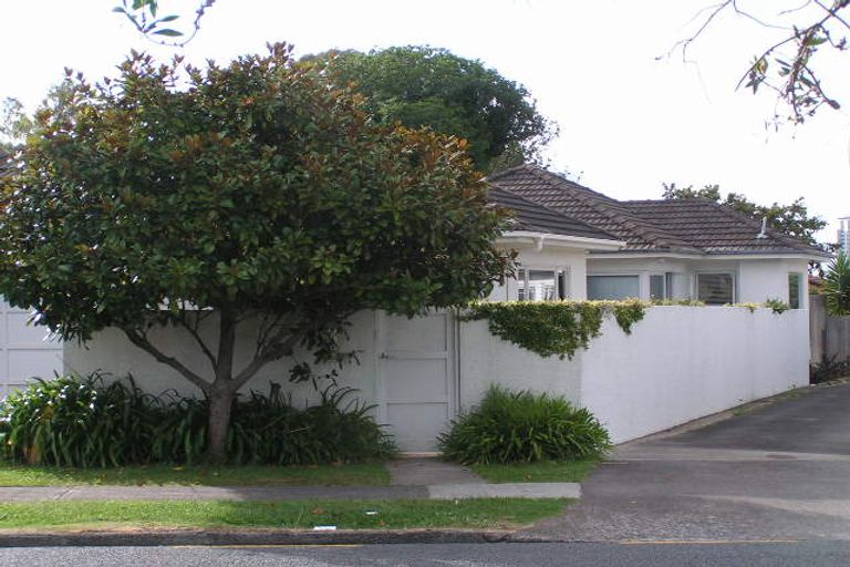 Photo of property in 2/3 Jutland Road, Hauraki, Auckland, 0622