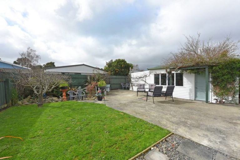 Photo of property in 5 Parera Grove, Heretaunga, Upper Hutt, 5018
