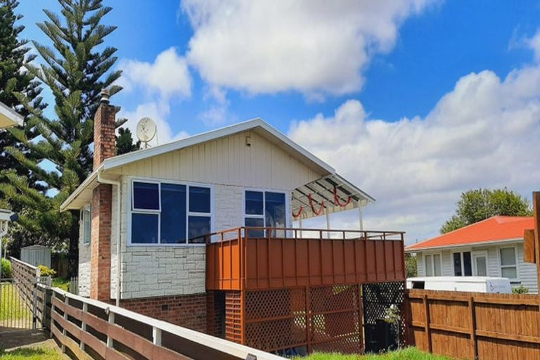 Photo of property in 16 Carole Crescent, Pakuranga, Auckland, 2010