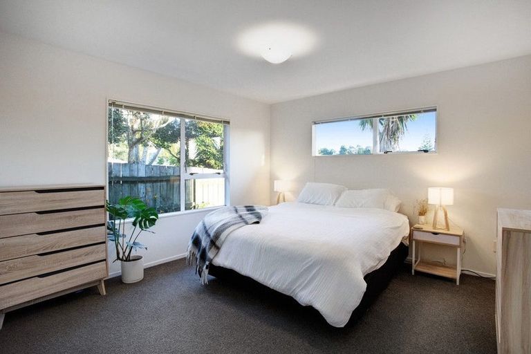 Photo of property in 1/41 Sungrove Rise, Sunnyvale, Auckland, 0612