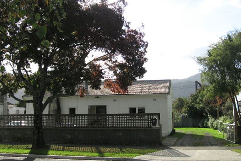 Photo of property in 30 Heretaunga Square, Silverstream, Upper Hutt, 5019