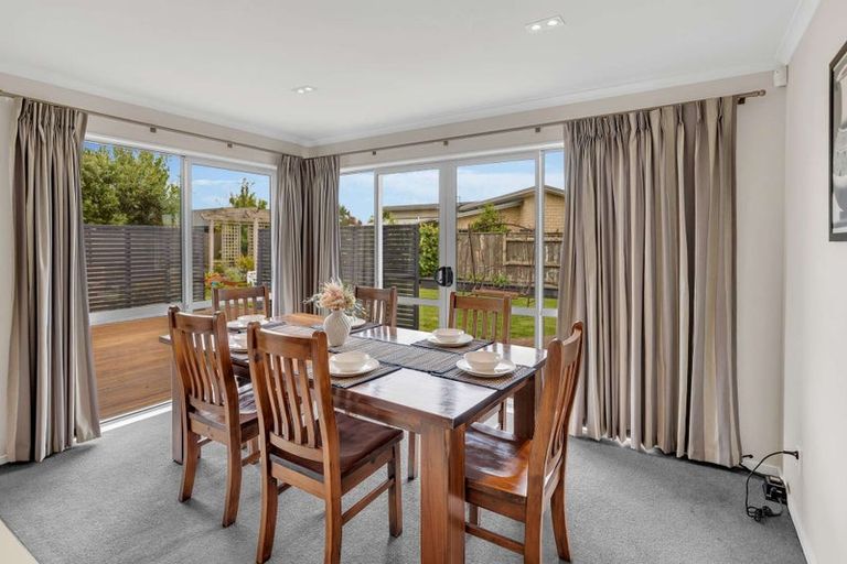 Photo of property in 5 Chestnut Close, Kelvin Grove, Palmerston North, 4414