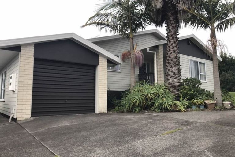 Photo of property in 5 Altair Place, Windsor Park, Auckland, 0632