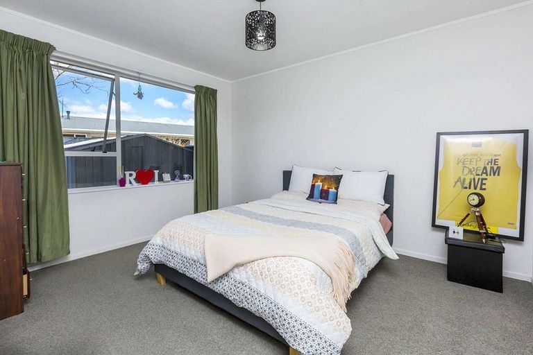 Photo of property in 50b Hartford Crescent, Totara Park, Upper Hutt, 5018