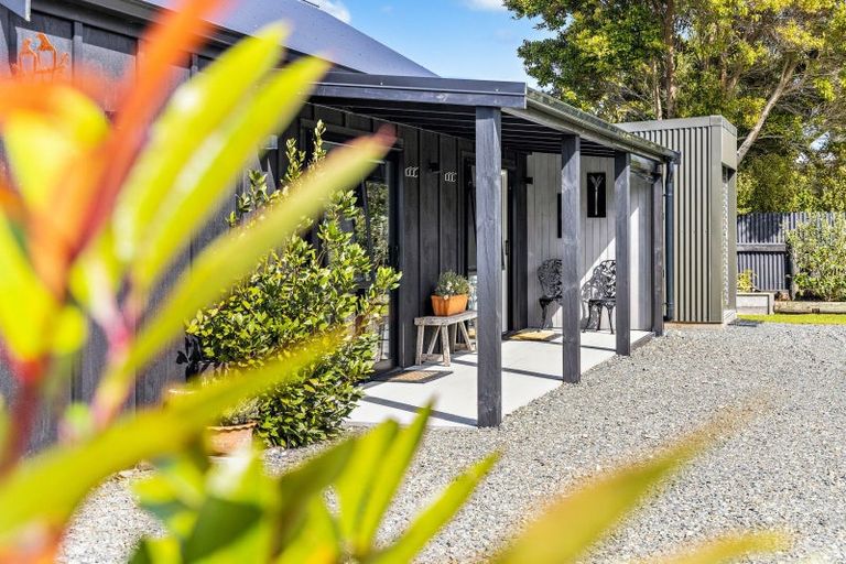 Photo of property in 4a Riverside Drive, Point Wells, 0986